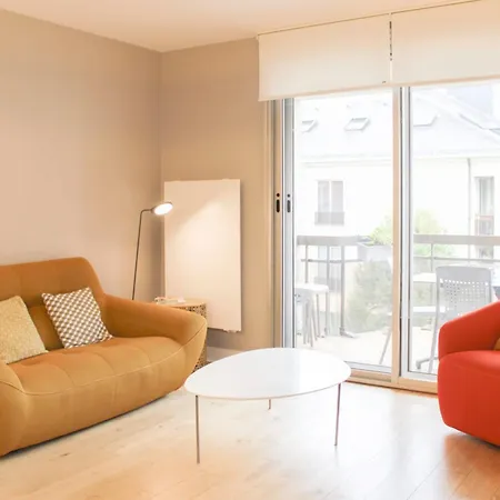 In A Bright In Charenton-le-Pont